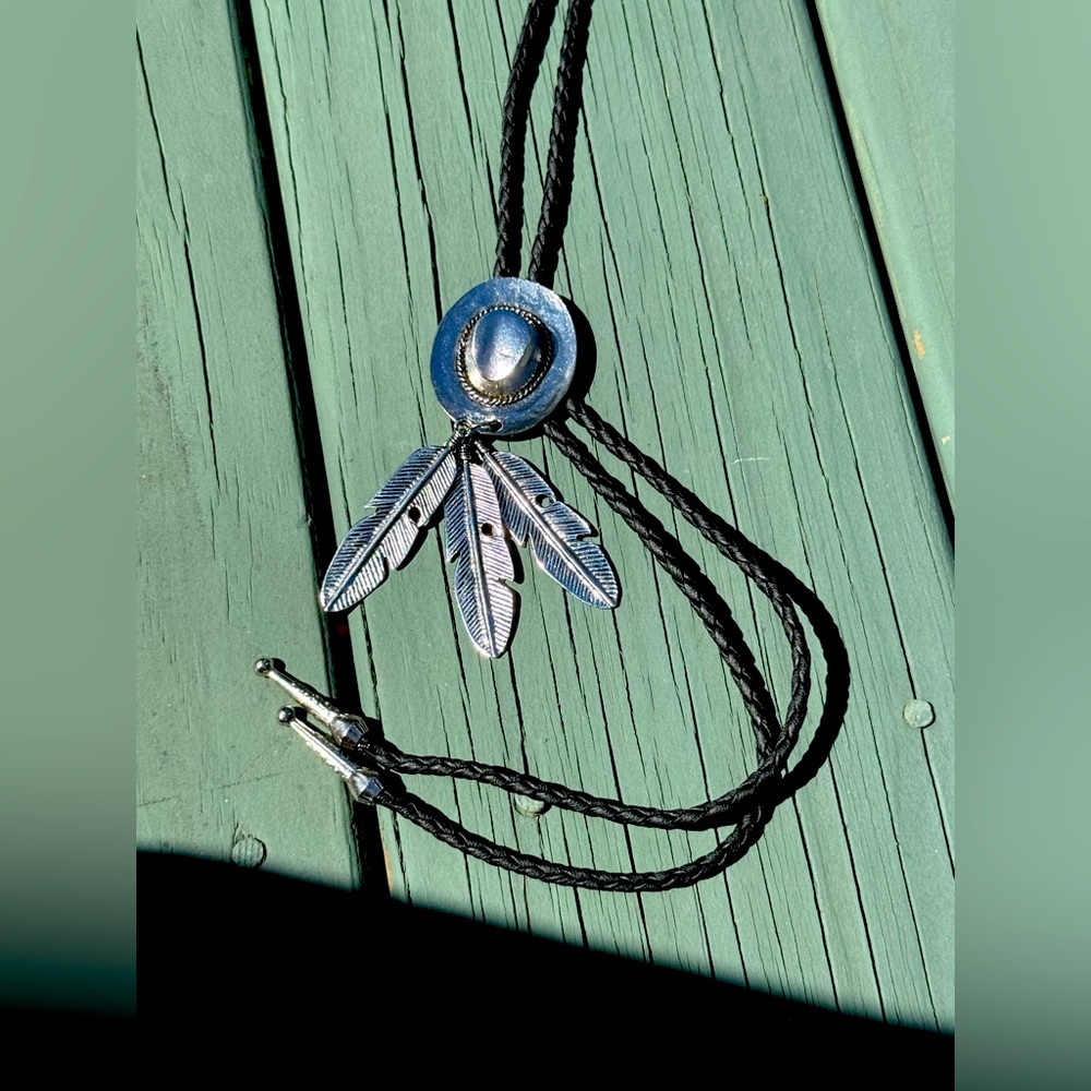 Western Cowboy Hat & Feather Bolo Necklace 🤠 Rodeo Boho Jewelry